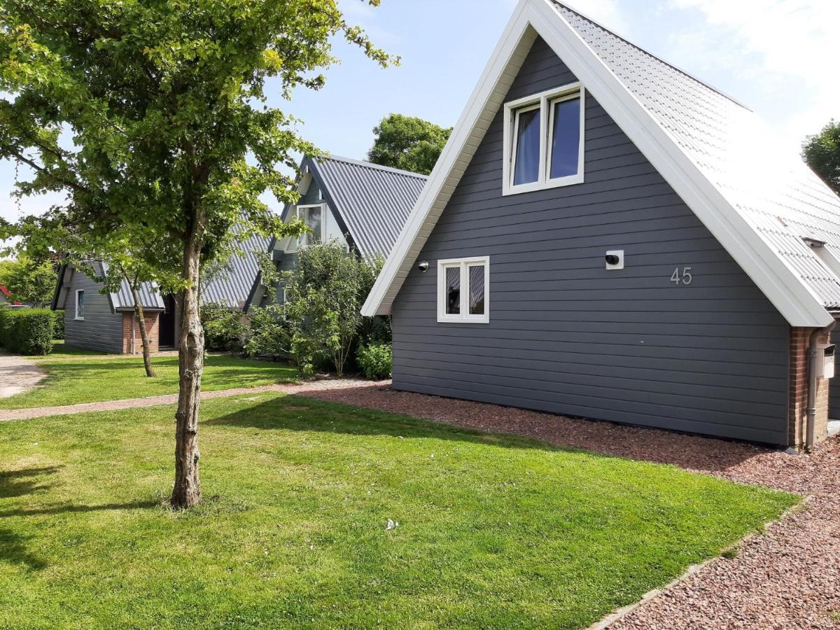 Stylish Holiday Home By The Sea Tuitjenhorn Buitenkant foto